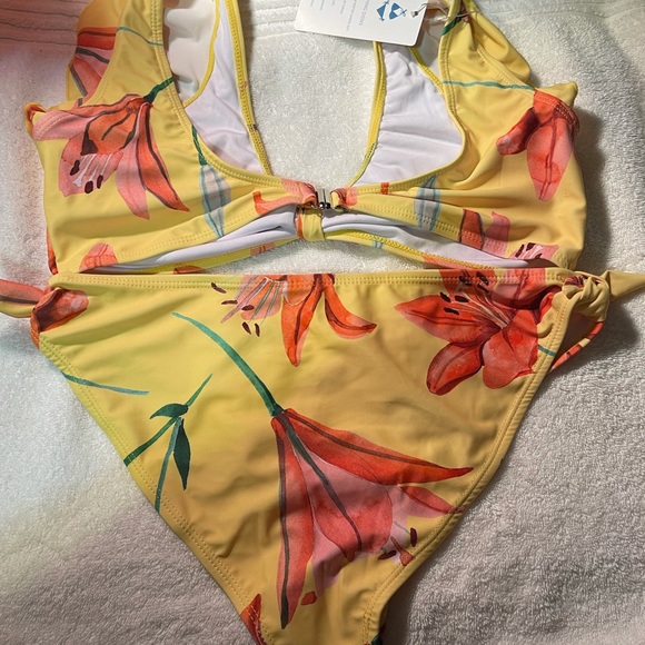 BEACHSISSI XL FLOWERED BATHING SUIT NWT - Picture 4 of 13